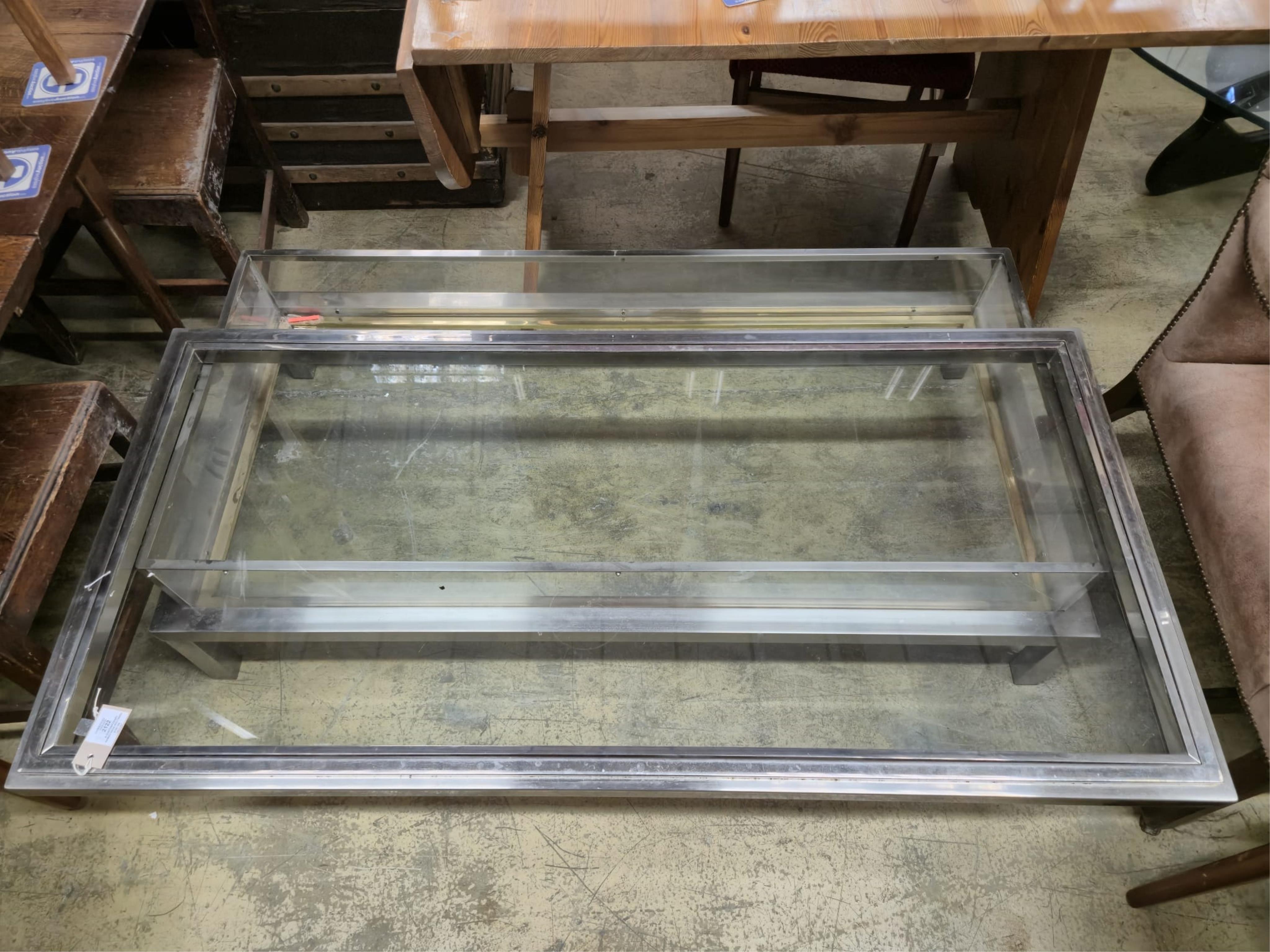 A Romeo Rega rectangular display coffee table, width 138cm, depth 68cm, height 42cm